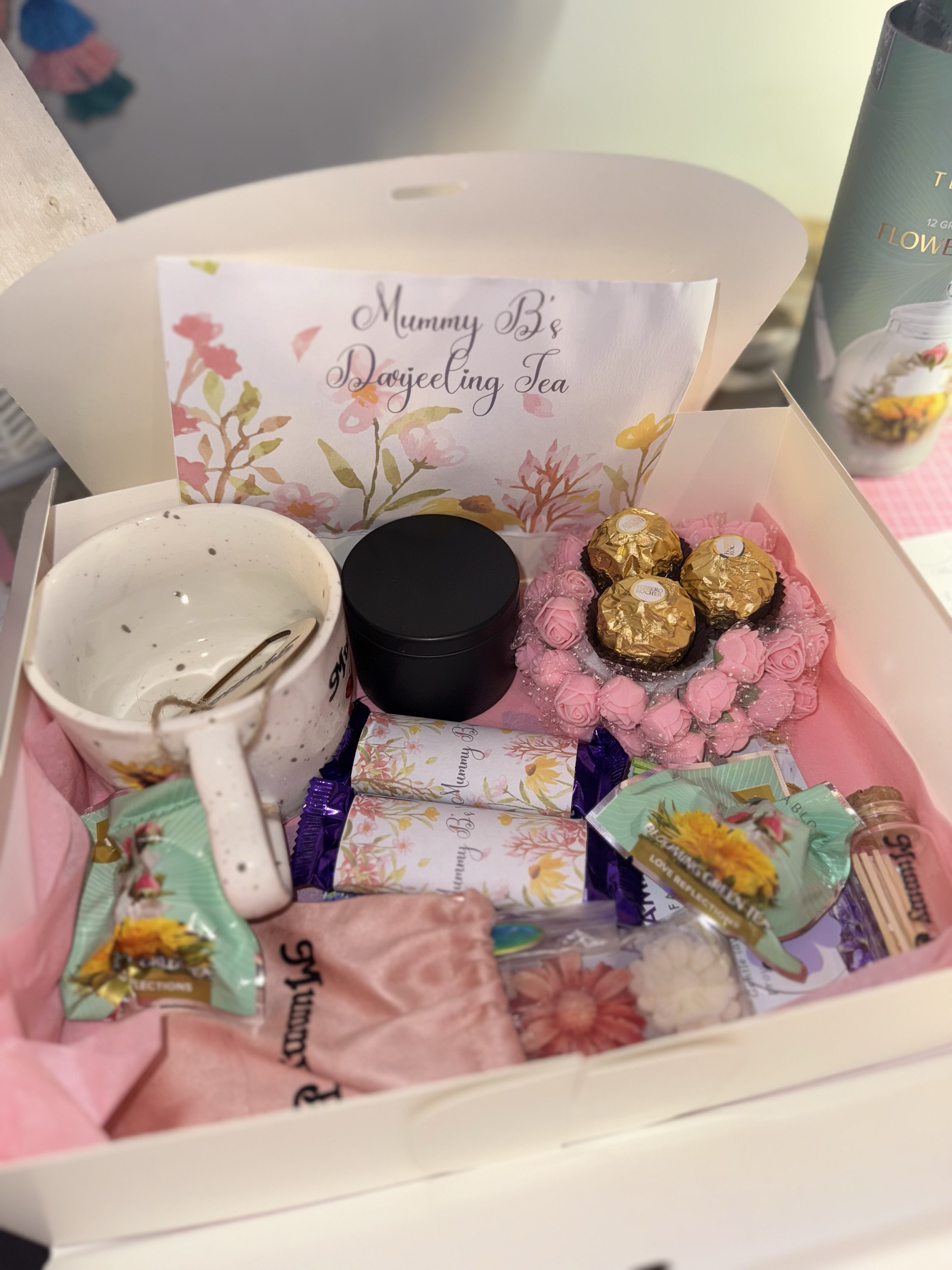Blossoms & Brew Gift Set'
